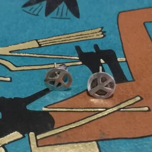 Dainty peace studs  925